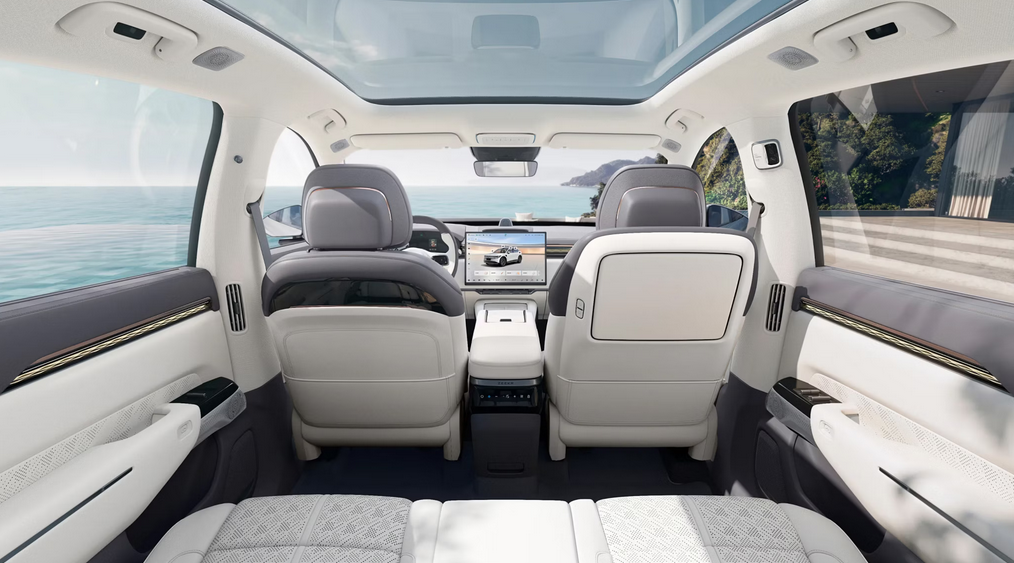 Interior zeekr 7x blanco