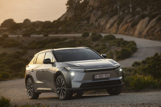 Toyota BZ4X AWD, circulando