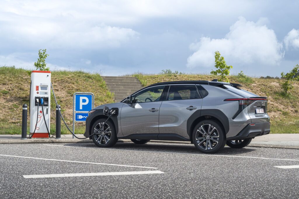 Toyota bz 4x Cargando